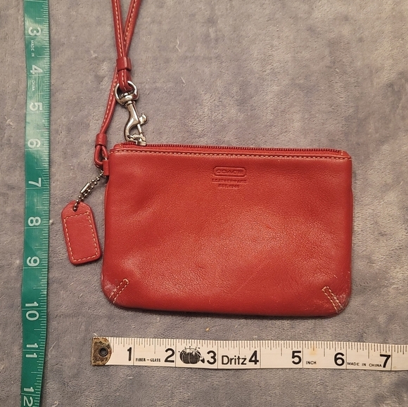 0603. EUC ~ Vintage Red ~ COACH Wristlet ~ Lining, Strap & Charm Tag are perfect - Picture 5 of 13